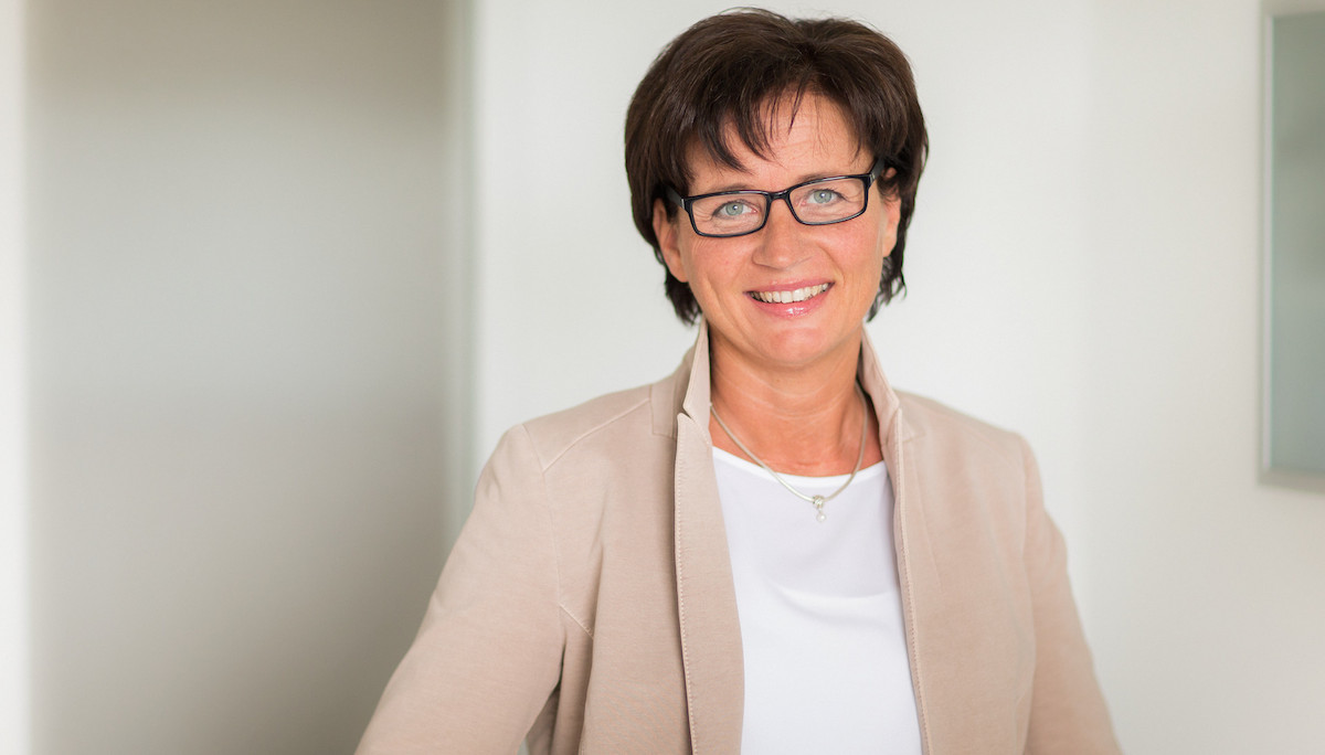 Daniela Greve-Reichrath unsere Mitarbeiterin am Empfang Ansprechpartnerin für Privatzahnärztliche Abrechnung und Beihilfe